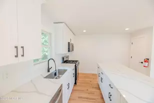 114 Center St, Freehold, NJ 07728 - Photo 23