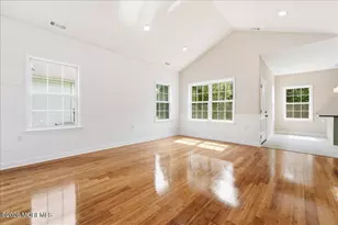 32 Gabriella Cir, Manchester Township, NJ 08759 - Photo 5