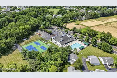 33 Carnaby Close, Freehold, NJ 07728 - Photo 9
