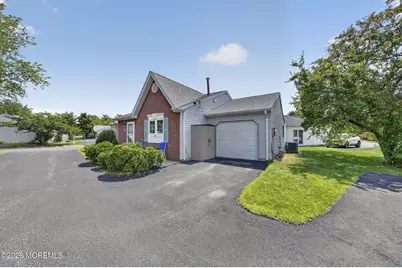 33 Carnaby Close, Freehold, NJ 07728 - Photo 3