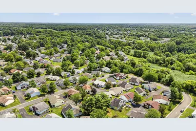33 Carnaby Close, Freehold, NJ 07728 - Photo 7