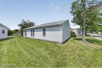 33 Carnaby Close, Freehold, NJ 07728 - Photo 5