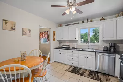 35 Chesapeake Road, Manalapan Township, NJ 07726 - Photo 11