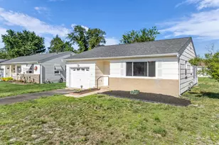 12 Bolingbroke Dr, Toms River Township, NJ 08757 - Photo 3