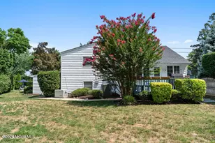 31 Circle Pl, Lincroft, NJ 07738 - Photo 5