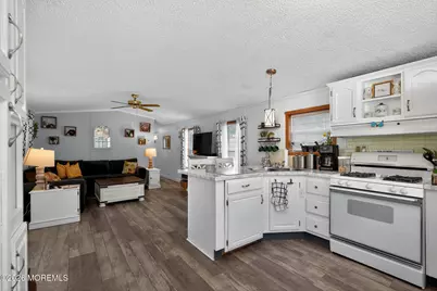 4 South Drive, East Windsor Township, NJ 08520 - Photo 7