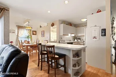 38 Kentucky Way, Freehold, NJ 07728 - Photo 5