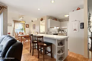 38 Kentucky Way, Freehold, NJ 07728 - Photo 5