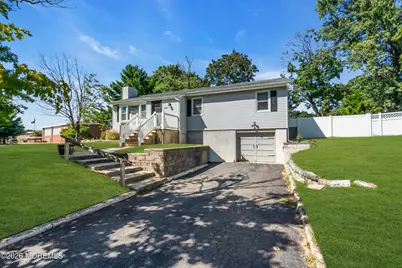 559 Dow Avenue, Oakhurst, NJ 07755 - Photo 5