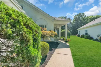 27 Bellflower Drive, Lakewood, NJ 08701 - Photo 17