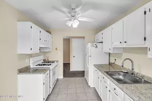 366 Sequoia Ct, Howell Township, NJ 07731 - Photo 3