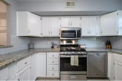 7 King Charles Court, Englishtown, NJ 07726 - Photo 5