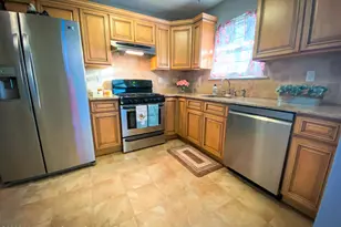 313 Tulip Ln, Freehold, NJ 07728 - Photo 13