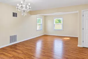4 Hawthorne Ct, Freehold, NJ 07728 - Photo 9