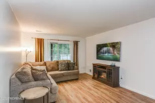 431 Hampton Ct, Englishtown, NJ 07726 - Photo 5