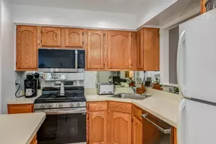 431 Hampton Ct, Englishtown, NJ 07726 - Photo 3