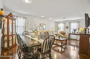 29 Plz de Las Flores, Freehold, NJ 07728 - Photo 5