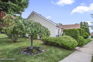 29 Plz de Las Flores, Freehold, NJ 07728 - Photo 23