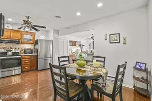 29 Plz de Las Flores, Freehold, NJ 07728 - Photo 9