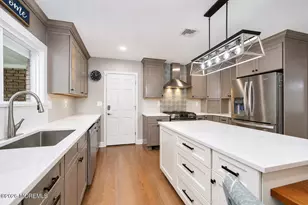 34 W Lincoln Cir, Red Bank, NJ 07701 - Photo 15