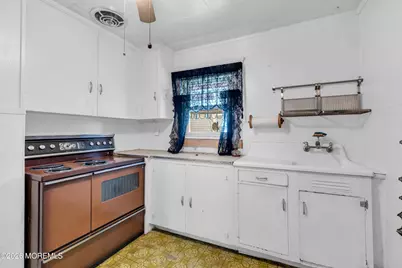43 E Sunset Avenue, Red Bank, NJ 07701 - Photo 15