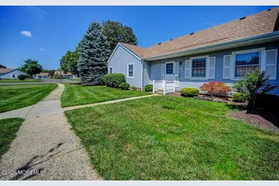 42 Piazza Correale #B, Freehold, NJ 07728 - Photo 3
