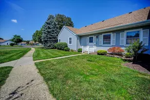 42 Piazza Correale, Freehold, NJ 07728 - Photo 3
