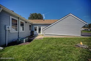 42 Piazza Correale, Freehold, NJ 07728 - Photo 5