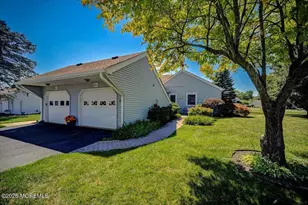 42 Piazza Correale, Freehold, NJ 07728 - Photo 9
