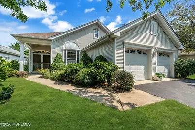 16 Bellflower Drive, Lakewood, NJ 08701 - Photo 5
