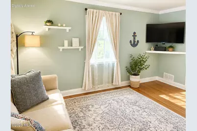 565 Sumner Avenue, Belford, NJ 07718 - Photo 5
