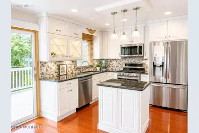 565 Sumner Avenue, Belford, NJ 07718 - Photo 7