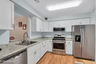 121 Dumbarton Hill Ct, Aberdeen Township, NJ 07747 - Photo 3