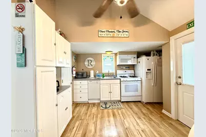 8 Brunswick Place, Point Pleasant Beach, NJ 08742 - Photo 15