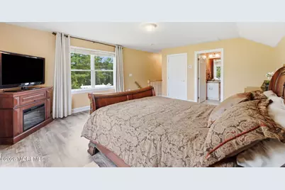 319 Valley View Circle, Freehold, NJ 07728 - Photo 21