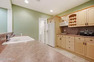 319 Valley View Cir, Freehold, NJ 07728 - Photo 37