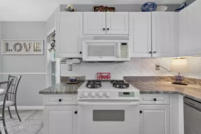 39 Kentucky Way, Freehold, NJ 07728 - Photo 7