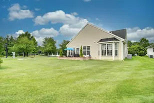 2 Williamsburg Ct, Upper Freehold Township, NJ 08501 - Photo 5
