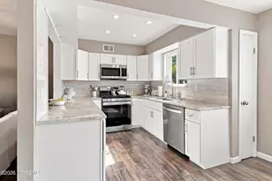 565 Clubhouse Dr, Middletown, NJ 07748 - Photo 11