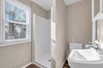 33 Drs James Parker Boulevard, Red Bank, NJ 07701 - Photo 9