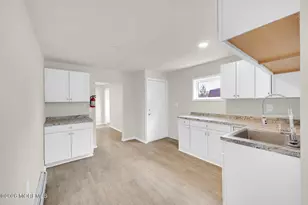 37 Circuit St, Keansburg, NJ 07734 - Photo 9