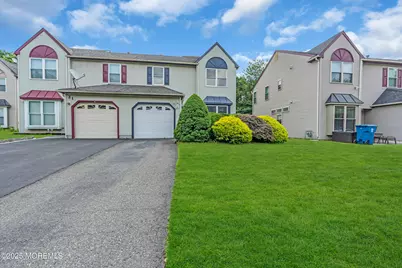 19 Longbrook Lane, Freehold, NJ 07728 - Photo 5