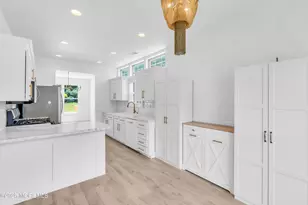 19 Longbrook Ln, Freehold, NJ 07728 - Photo 9
