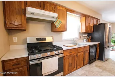 22 Charles Drive, Tinton Falls, NJ 07753 - Photo 9