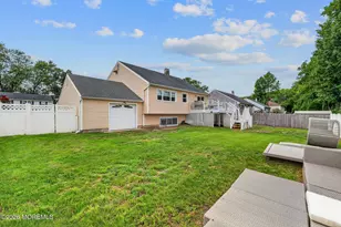 31 Peach Tree Rd, Oakhurst, NJ 07755 - Photo 3
