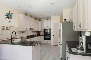 9 W Parsonage Way, Manalapan Township, NJ 07726 - Photo 13