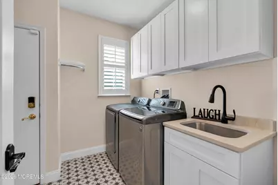 42 W Parsonage Way, Manalapan Township, NJ 07726 - Photo 21