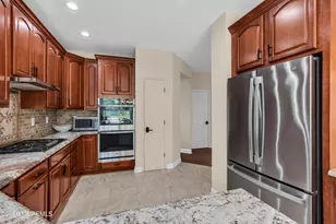 42 W Parsonage Way, Manalapan Township, NJ 07726 - Photo 17