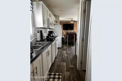 2 Sams Trailer Ct Court, Hazlet Township, NJ 07730 - Photo 3