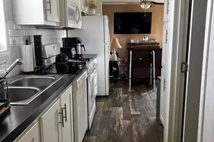 2 Sams Trailer Ct Ct, Hazlet Township, NJ 07730 - Photo 3
